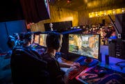 Die E-Sport-Events erhalten immer mehr Aufmerksamkeit. Für die Sponsoren ist es ein lukratives Geschäft. Bild: Andrea Stalder