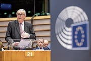 Jean-Claude Juncker gestern während der Plenardebatte im Europaparlament. (Bild: Stephanie Lecocq/Keystone; Brüssel)
