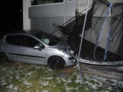 Die Autofahrt der 75-Jährigen endete in einem Kindertrampolin: der Unfallort in Wilchingen SH. (Bild: Schaffhauser Polizei)