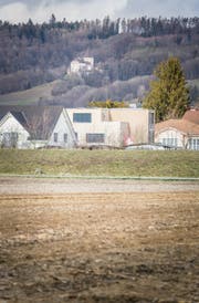 Der Exerzierplatz wird heute als Acker genutzt. Bei Hochwasser wird er überflutet bis zum Damm, der ihn gegen das Weinfelder Zentrum abgrenzt. (Bild: Andrea Stalder)