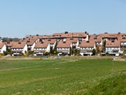 Die Initianten der Zersiedelungsinitiative haben an Boden verloren: Mittlerweile würden mehr Stimmberechtigte die Vorlage ablehnen als annehmen, wie eine neue Umfrage zeigt. (Bild: KEYSTONE/GAETAN BALLY)
