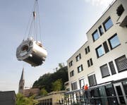 Statt das in die Jahre gekommene Landesspital für teures Geld zu sanieren, plant die Liechtensteiner Regierung einen Neubau der «grünen Wiese». (Bild: PD)