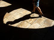 Im Kampf gegen sexuelle Übergriffe soll die Bischofskonferenz über eine neue Massnahme für das Kirchenpersonal abstimmen. (Bild: KEYSTONE/AP/JENS MEYER)