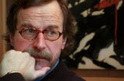 In "Firma" vereint Klaus Merz Prosa und Gedichte in einem Band. Am Mittwochabend war der Schriftsteller zu einer Vor-Premiere in St. Gallen. (Bild: KEYSTONE/SIGI TISCHLER)