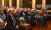 Mittels Laserpointer taten die Besucher der Informationsveranstaltung an der Leinwand ihre Meinung zu Mobilitätsfragen kund.