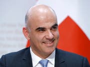 Die Einführung des elektronischen Patientendossiers muss nach den Worten von Gesundheitsminister Alain Beset gelingen. (Bild: KEYSTONE/PETER KLAUNZER)