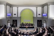 Demonstration anlässlich der Budgetdebatte des Kantonsrats vor dem Regierungsgebäudes in Luzern. Auf em Bild zu sehen Impressionen aus der Debatte. Das Bild entstand am Montag, 12. Dezember 2016.(Pius Amrein / Neue LZ)Sparen, Bildung, Sparmassnahmen, Sparpaket, Kantonsrat, Regierungsbebäude, Demonstration