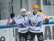 Jonas Holös (links) bei einem Torjubel mit Gottérons Captain Julien Sprunger (Bild: KEYSTONE/TI-PRESS/PABLO GIANINAZZI)