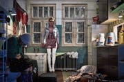 Sofia Elena Borsani als Sonja im Stück «Schuld» im Luzerner Theater. (Bild: Luzerner Theater/Ingo Höhn)