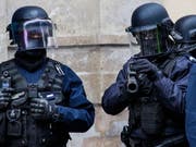 Französische Spezialeinheiten stürmten das Haus in der Hafenstadt Bastia in Korsika, in dem sich der mutmassliche Täter verschanzt hatte. (Bild: KEYSTONE/EPA/CHRISTOPHE PETIT TESSON)