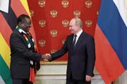 Russlands Präsident Wladimir Putin empfängt seinen simbabwischen Amtskollegen Emmerson Mnangagwa in Moskau. (Bild: Mikhael Klimentyew/Sputnik (15. Januar 2019))