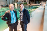 Gemeinderat Willi Zürcher (links) und Badi-Verwaltungsrat Pius Schumacher hoffen, dass das Volk der Badi-Vorlage zustimmt. (Bild: Boris Bürgisser (Reiden, 31. Januar 2019))