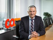 Coop-Chef Joos Sutter kann sich freuen: Erstmals hat der Grossverteiler 2018 die Marke von 30 Milliarden Umsatz geknackt. (Bild: KEYSTONE/GAETAN BALLY)