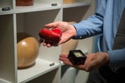Rolf Arnold shows a hermetic urn.