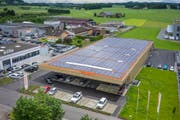Die Fotovoltaik-Anlage auf dem Dach der Migros in Zuzwil liefert 112 Prozent des benötigten Bedarfs. (Bild: PD)