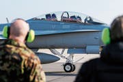 Schweizer Kampfjets stehen bald rund um die Uhr für einen Einsatz bereit. (Bild: Peter Klaunzer/Keystone)