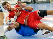 Aller Kampf der Schweizer, im Bild Kreisläufer Lucas Meister, nutzte nichts (Bild: KEYSTONE/WALTER BIERI)