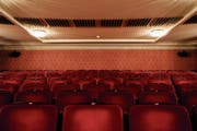Was bedeutet das Stühlerücken an den Schweizer Theaterhäusern für das Publikum? (Bild: Petra Orosz/KEY)