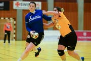Zugs Topscorer Sibylle Scherer kann sich durchkämpfen. (Bild: Maria Schmid (Zug, 5. Januar 2019))