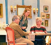 Toni Knupp, Nina Krauer (Bildmitte) und Christine Aschwanden im Stück «Gauner haben kurze Beine». Bild: Yvonne Imbach (Altbüron, 6. Januar 2019)