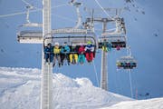 Gut gefüllte Sesseli: Die Skiarena Andermatt-Sedrun hat im Vergleich zum Vorjahr einen massiven Anstieg an Besuchern erzielt. (Bild: Valentin Luthiger)