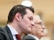 Die Genfer Justiz hat keine Hinweise gefunden, dass FDP-Staatsrat Pierre Maudet eine illegale Telefonüberwachung der Gepäckträger am Genfer Flughafen angeordnet haben soll. (Bild: KEYSTONE/CYRIL ZINGARO)