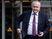 Juri Ganus, der Chef der russischen Anti-Doping-Agentur, verlässt sein Büro in Moskau (Bild: KEYSTONE/AP/ALEXANDER ZEMLIANICHENKO)