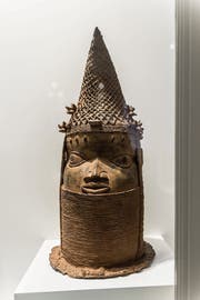 Dieser Gedenkkopf aus Gelbguss wurde 1897 im Königreich Benin geraubt. (Bild: Hanspeter Schiess)