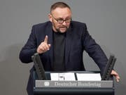 Der AfD-Politiker Frank Magnitz ist am Montagnachmittag in der deutschen Stadt Bremen von Unbekannten attackiert worden. (Bild: KEYSTONE/EPA/HAYOUNG JEON)