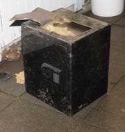 Wem gehört dieser in Emmen aufgefundene Tresor? (Bild: Luzerner Polizei)