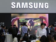 Die schwächere Nachfrage nach Speicherchips und der schärfere Wettbewerb bei Smartphones hat die Gewinnerwartung bei Marktführer Samsung eingetrübt. (Bild: KEYSTONE/AP/AHN YOUNG-JOON)