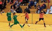 An zwei Wochenenden misst sich der Fussball-Nachwuchs am Juniorenhallenturnier des FC Buchs. (Bild: Robert Kucera)