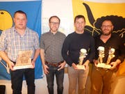André Arnold (2. v.l.) mit dem neuen Ehrenmitglied Bernhard Arnold und den Freimitgliedern Richi Püntener und Kobi Herger (von links). (Bild: PD)
