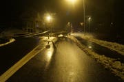 Der Unfallort bei der Edlibachkreuzung. (Bild: Zuger Polizei)