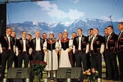 Der Jodlerklub Fruttklänge bei seinem Jubiläumskonzert. (Bild: Monika van de Giessen (Kerns, 15. September 2018))