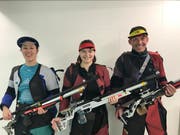 Alexandra Imhof (von links), Jana Gisler und Rolf Lehman schossen sich beim Freundschaftswettkampf auf das Siegerpodest. (Bild: PD)