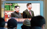 Der nordkoreanische Machthaber Kim Jong Un und das chinesische Staatsoberhaupt Xi Jinping. Bild: Ahn Young-Joon/AP (Seoul, 8. Januar 2019)