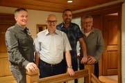 SVP-Ortsparteipräsident Erich Schildknecht, Stadtratskandidat Bruno Niedermann sowie Marcel Böhi und Christian Steiner, die beiden in Stiller Wahl bestimmten Mitglieder des Wahlbüros. (Bild: Georg Stelzner)