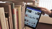 Klassische Medien, wie etwa Bücher, werden vermehrt durch digitale Angebote ergänzt. (Bild: PD)