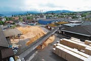 Blick auf das Chamer Pavatex-Werk für Holzfaserdämmstoffe. (Bild: PD)