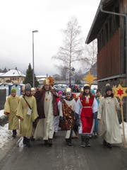 Voller Tatendrang ziehen die Sternsinger auf guter Mission durch Erstfelds Strassen. (Bild: Heidi Jauch (6. Januar 2019))