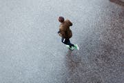 Gratwanderung für die Polizei: Ist in ihren Meldungen von der Hautfarbe von Verdächtigen die Rede, sehen sich Ausländerhasser in ihren rassistischen Vorurteilen bestätigt. (Symbolbild: Getty)