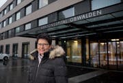 Regierungsrätin Maya Büchi vor dem Kantonsspital Obwalden. (Bild: Corinne Glanzmann (Sarnen, 9. Januar 2019))