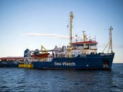 Die Rettungsschiffe, die Migranten aufgenommen haben, dürfen in Malta einlaufen (Archivbild). (Bild: KEYSTONE/AP/RENE ROSSIGNAUD)
