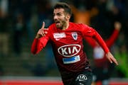 Angreifer Varol Tasar jubelt über eines seiner fünf Ligatore für den FC Aarau. (Bild: Marc Schumacher/Freshfocus)