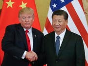 US-Präsident Donald Trump und der chinesische Präsident Xi Jinping hatten unlängst überraschend den Dialog über den Handelsstreit aufgenommen und nun gibt es Bewegung bei den Unterhändlern. (Bild: KEYSTONE/EPA/ROMAN PILIPEY)