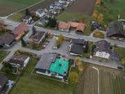 Die Gemeindeverwaltung von Wikon (Gebäude mit grünem Dach) steht vor Herausforderungen. (Bild: Dominik Wunderli, 15. November 2018)