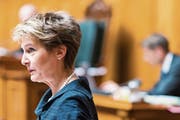 Sommarugas strikter Vollzug des Dublin-Systems stösst ihrer Partei sauer auf. (Bild: A. della Valler/Keystone)