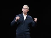 Der Konzernchef von Apple kann sich über noch mehr Geld freuen. (Bild: KEYSTONE/EPA/JUSTIN LANE)