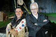 Der Engelberger Gemeindepräsident Alex Höchli (rechts) bei der Premiere zu Winnetou II mit Hauptdarsteller Tom Volkers. (Bild: Romano Cuonz, Engelberg, 6. Juli 2018)